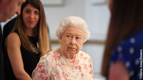Елизавета II остроумно ответила не узнавшим ее туристам
