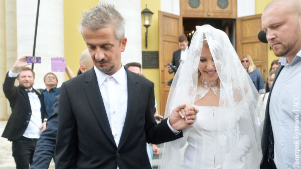 В РПЦ усомнились в искренности обетов Собчак во время венчания