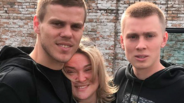 Мать Кокорина разместила фото с сыновьями