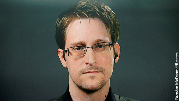 Адвокат объяснил неудачную попытку ФСБ завербовать Сноудена
