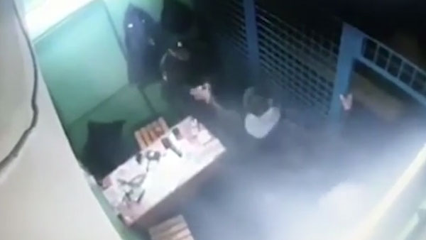 Расстрел полицейских в Москве попал на видео