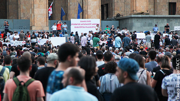 В Тбилиси начался антироссийский митинг