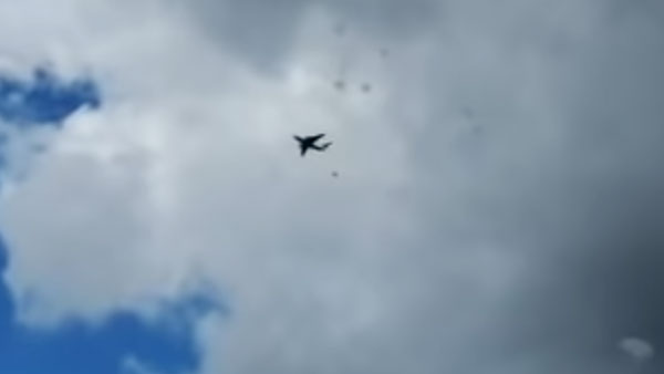Опубликовано видео падения боевых машин ВДВ без парашютов
