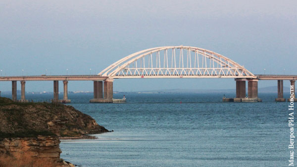 Крымский мост впервые пересек технический вагон
